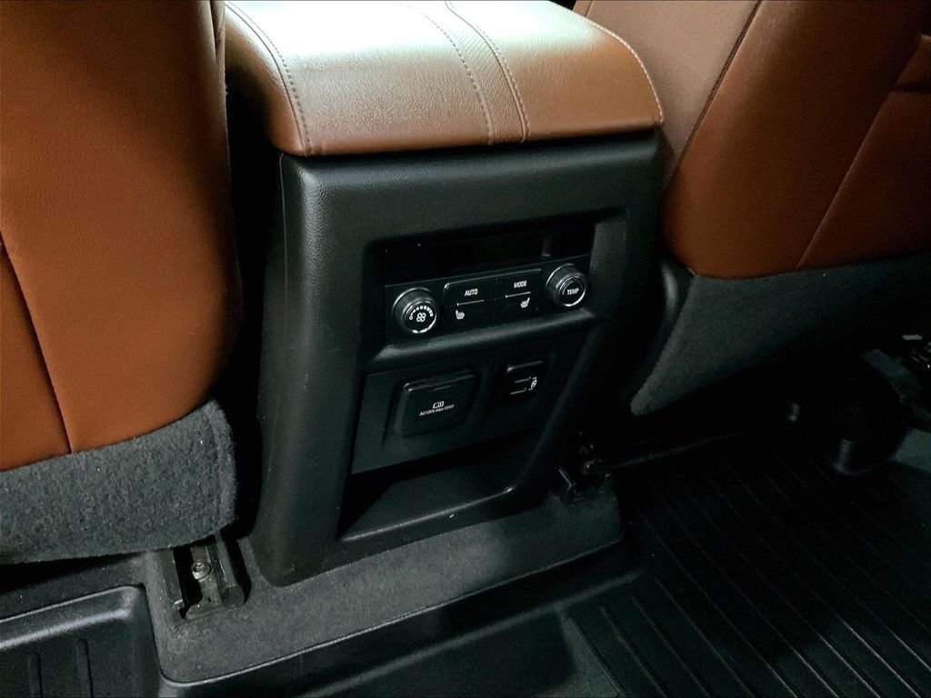 Used 2018 Chevrolet Traverse High Country AWD/4WD image 29