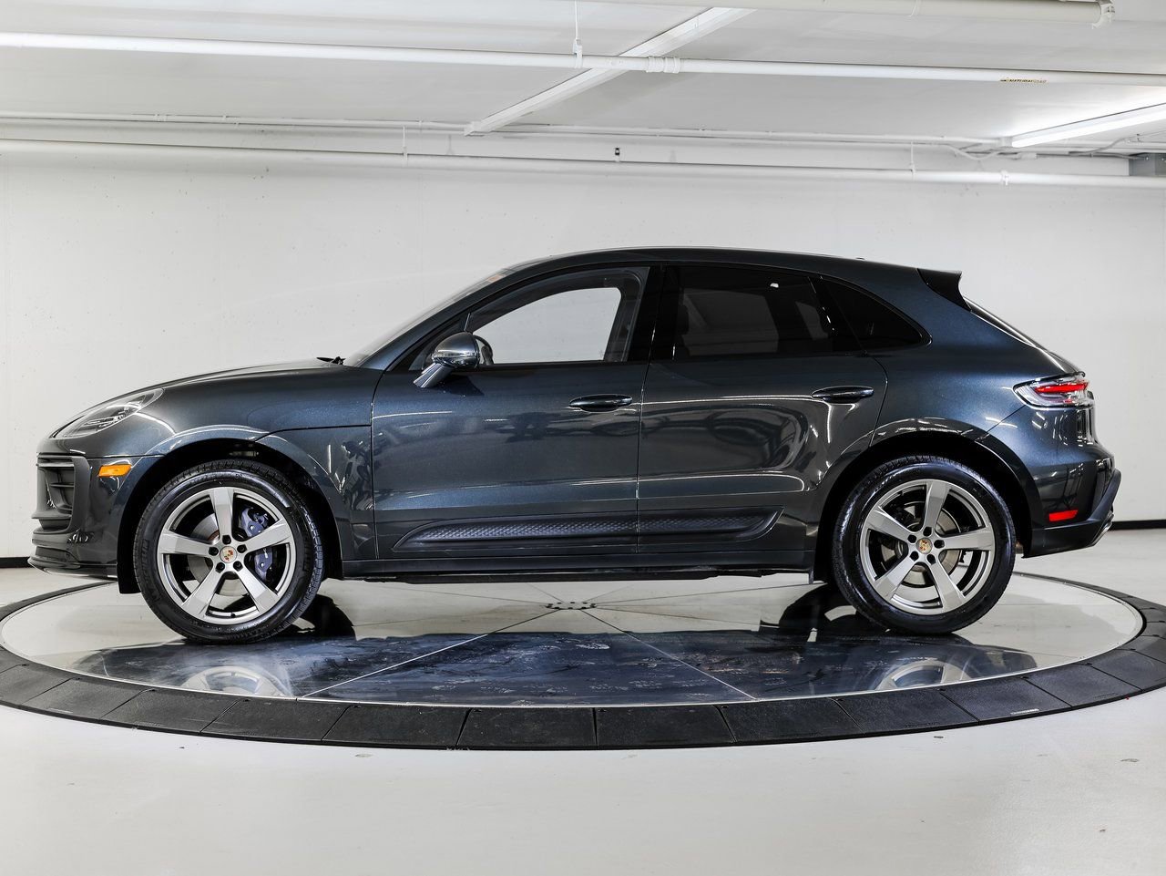 Certified 2025 Porsche Macan image 2