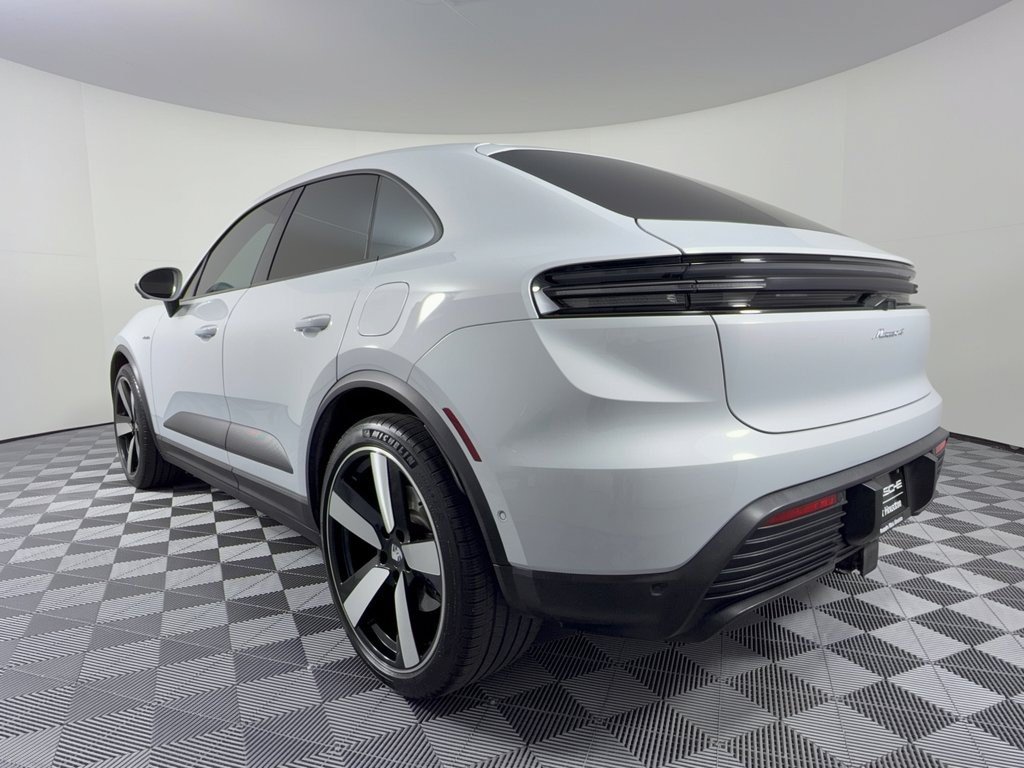 Certified 2024 Porsche Macan 4 Electric AWD/4WD image 3
