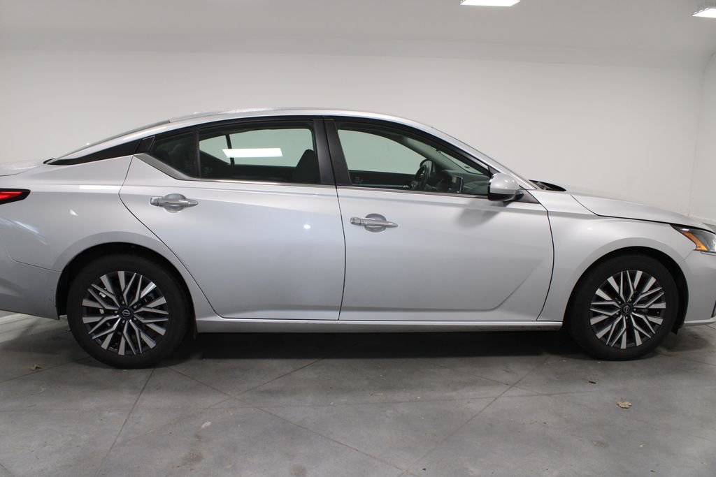 Used 2023 Nissan Altima 2.5 SV image 11