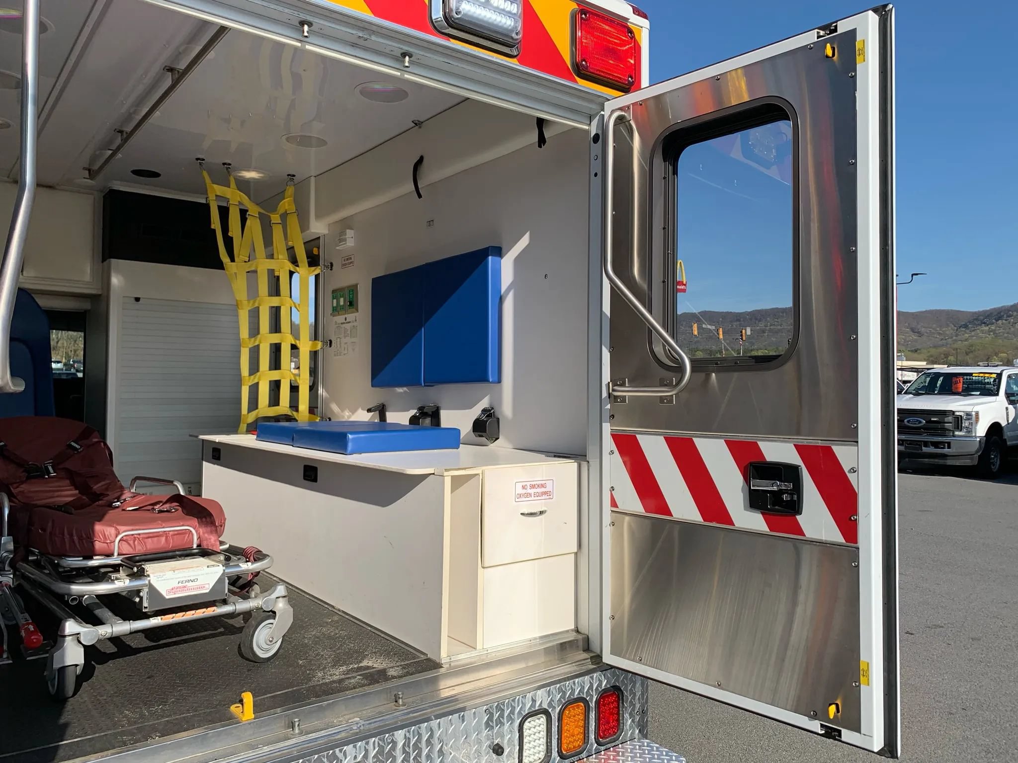 Used 2014 Chevrolet Express 4500 w/ Ambulance Package RWD image 48