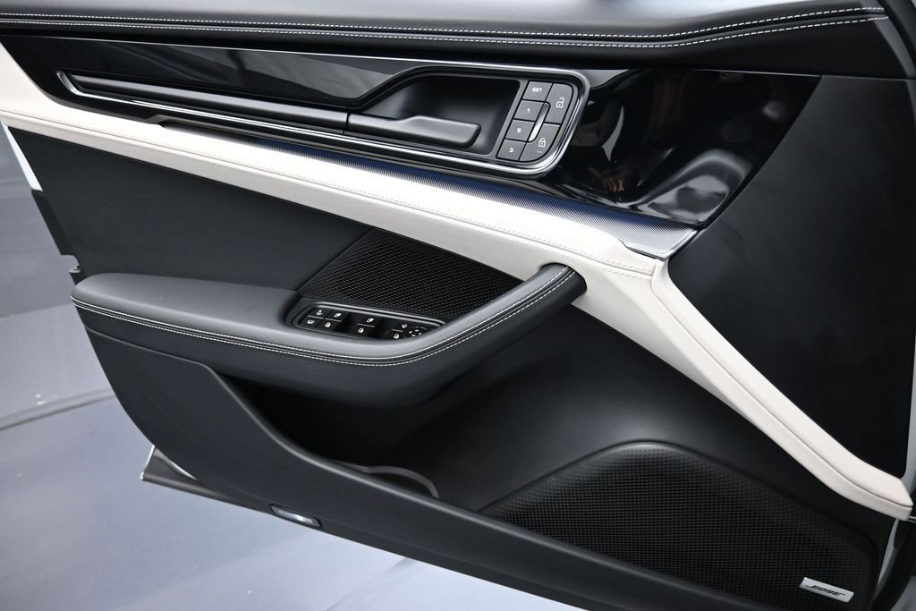Certified 2025 Porsche Panamera 4S AWD/4WD image 24