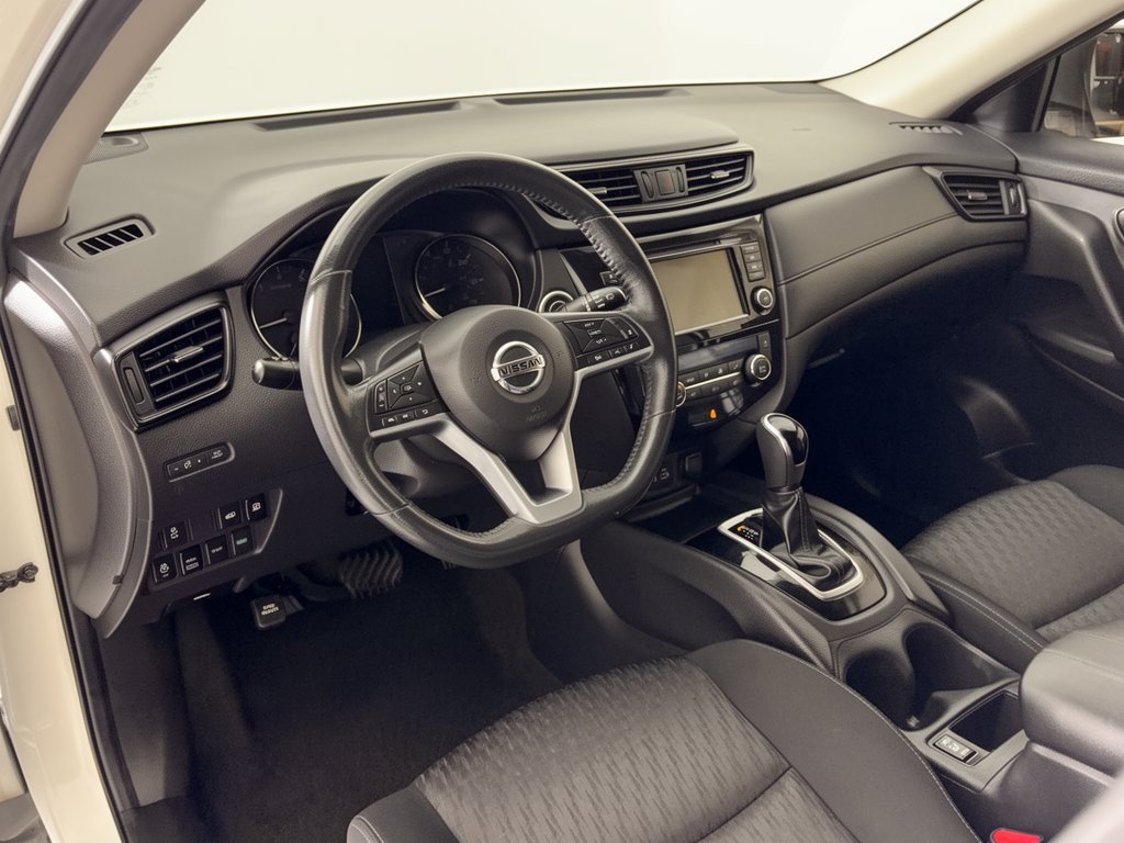 Used 2018 Nissan Rogue SV w/ Premium Package AWD/4WD image 4