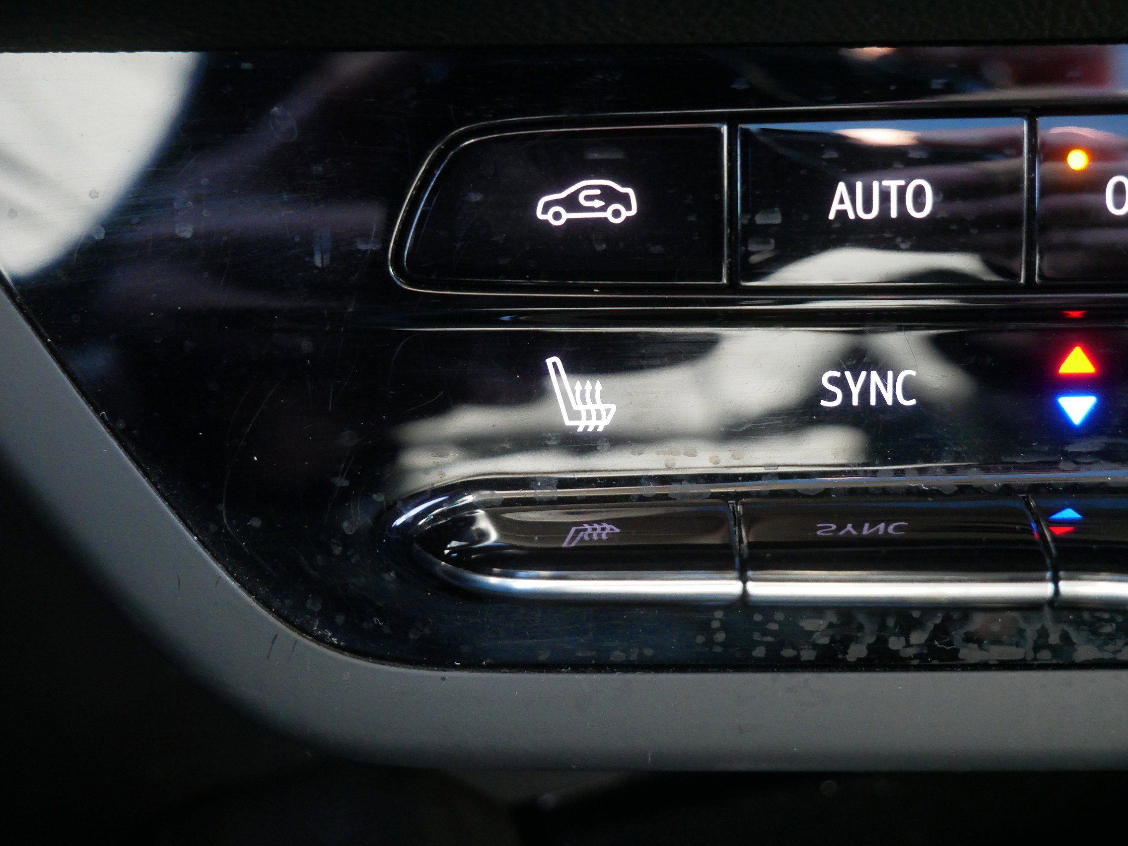 Used 2022 Buick Envision Essence w/ Technology Package I AWD/4WD image 32