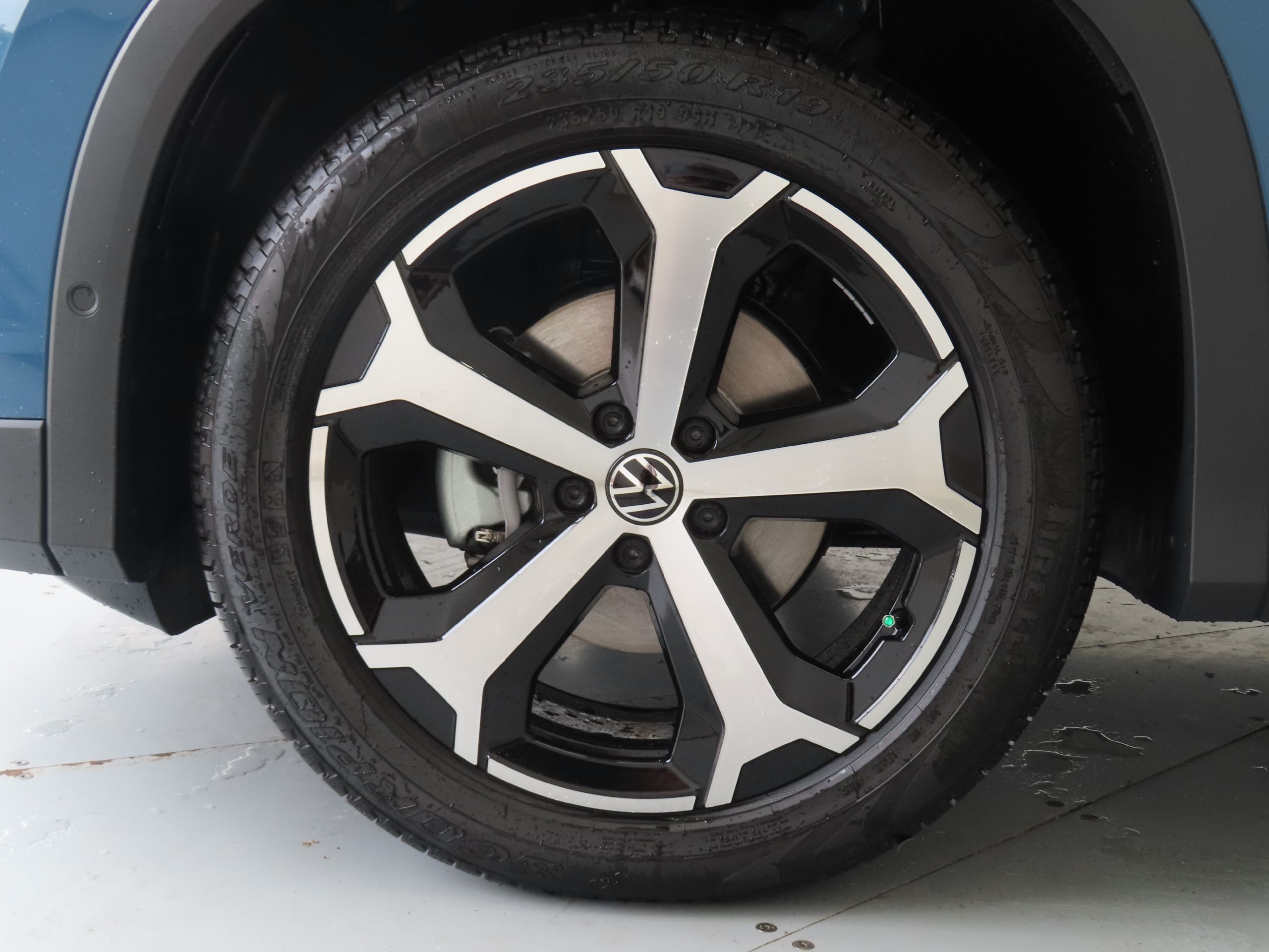 New 2026 Volkswagen Tiguan SE FWD image 27