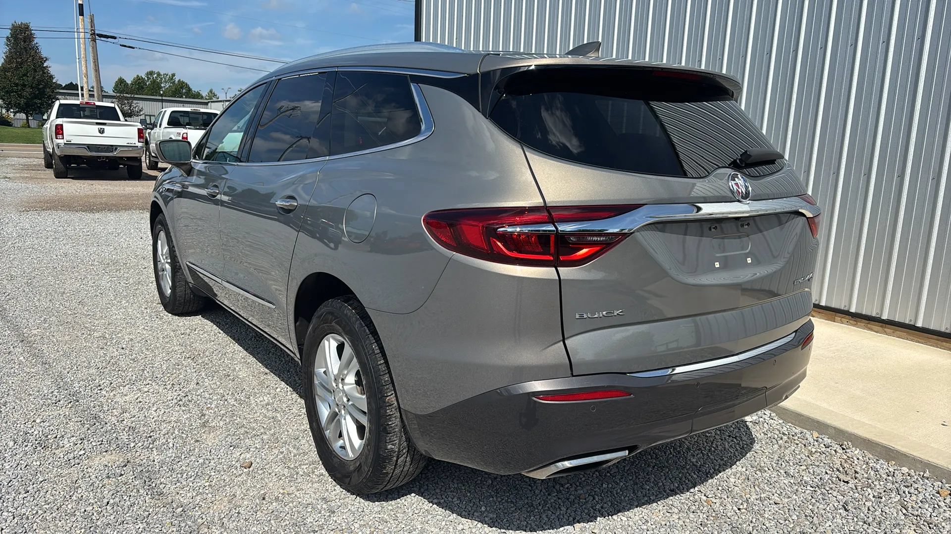 Used 2018 Buick Enclave Essence AWD/4WD image 3