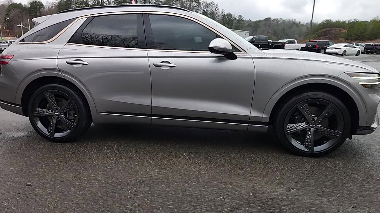 Used 2022 Genesis GV70 3.5T Sport w/ Sport Prestige Package image 8