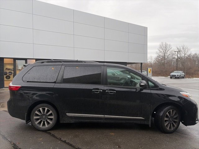 Used 2019 Toyota Sienna Limited image 2