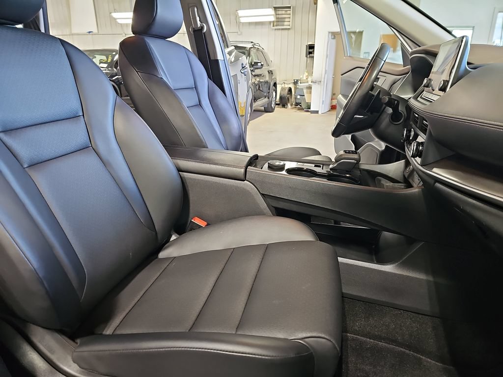 Used 2023 Nissan Rogue SV w/ SV Premium B Package AWD/4WD image 10