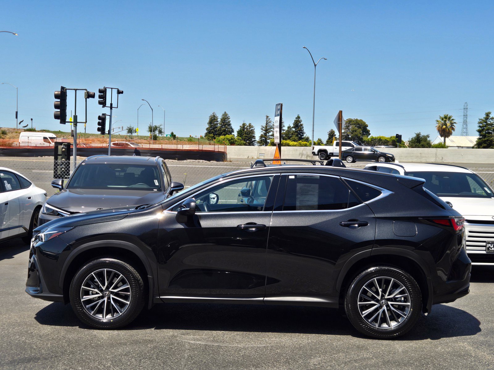 Used 2025 Lexus NX 350h AWD w/ Accessory Package (2T) image 7