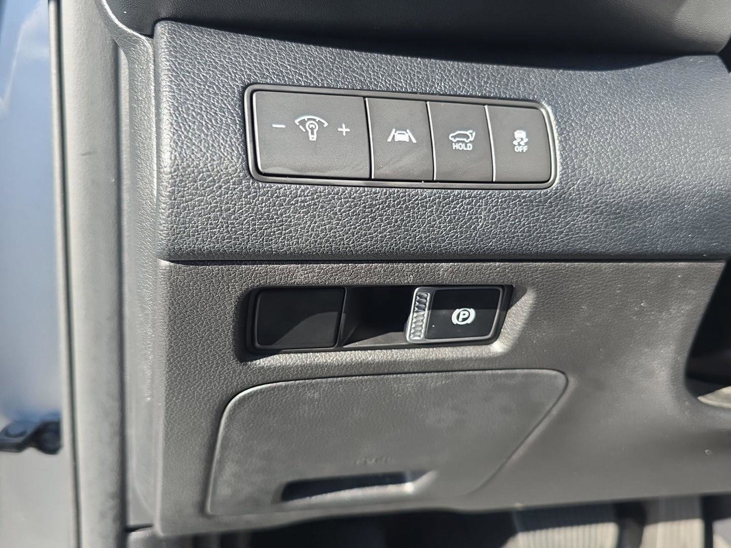 Used 2023 Hyundai Santa Fe SEL w/ Winter Weather Package image 16