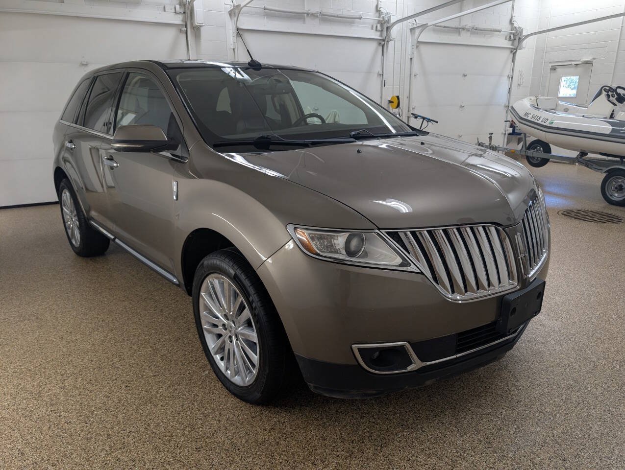 Used 2012 Lincoln MKX AWD image 5
