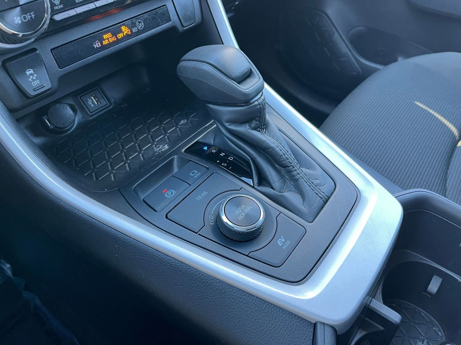 Used 2025 Toyota RAV4 LE image 40