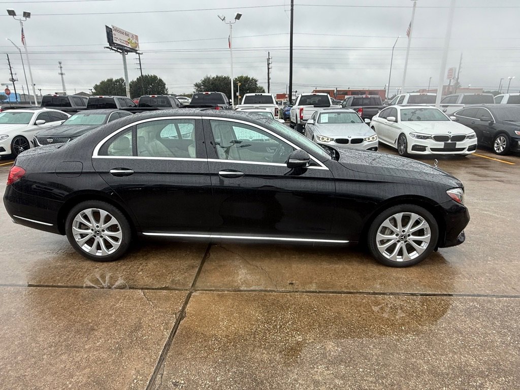 Used 2018 Mercedes-Benz E 400 4MATIC Sedan image 4