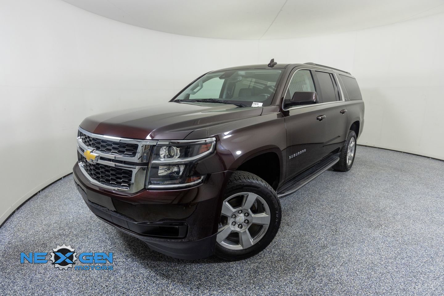 Used 2020 Chevrolet Suburban LT w/ Luxury Package image 3