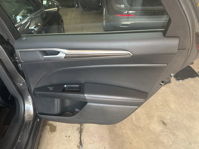 Used 2018 Ford Fusion SE w/ Fusion SE Technology Package FWD image 19
