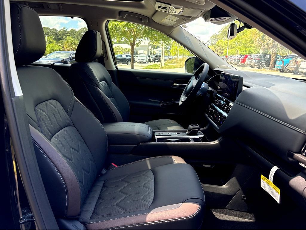 New 2026 Nissan Pathfinder Platinum FWD image 10