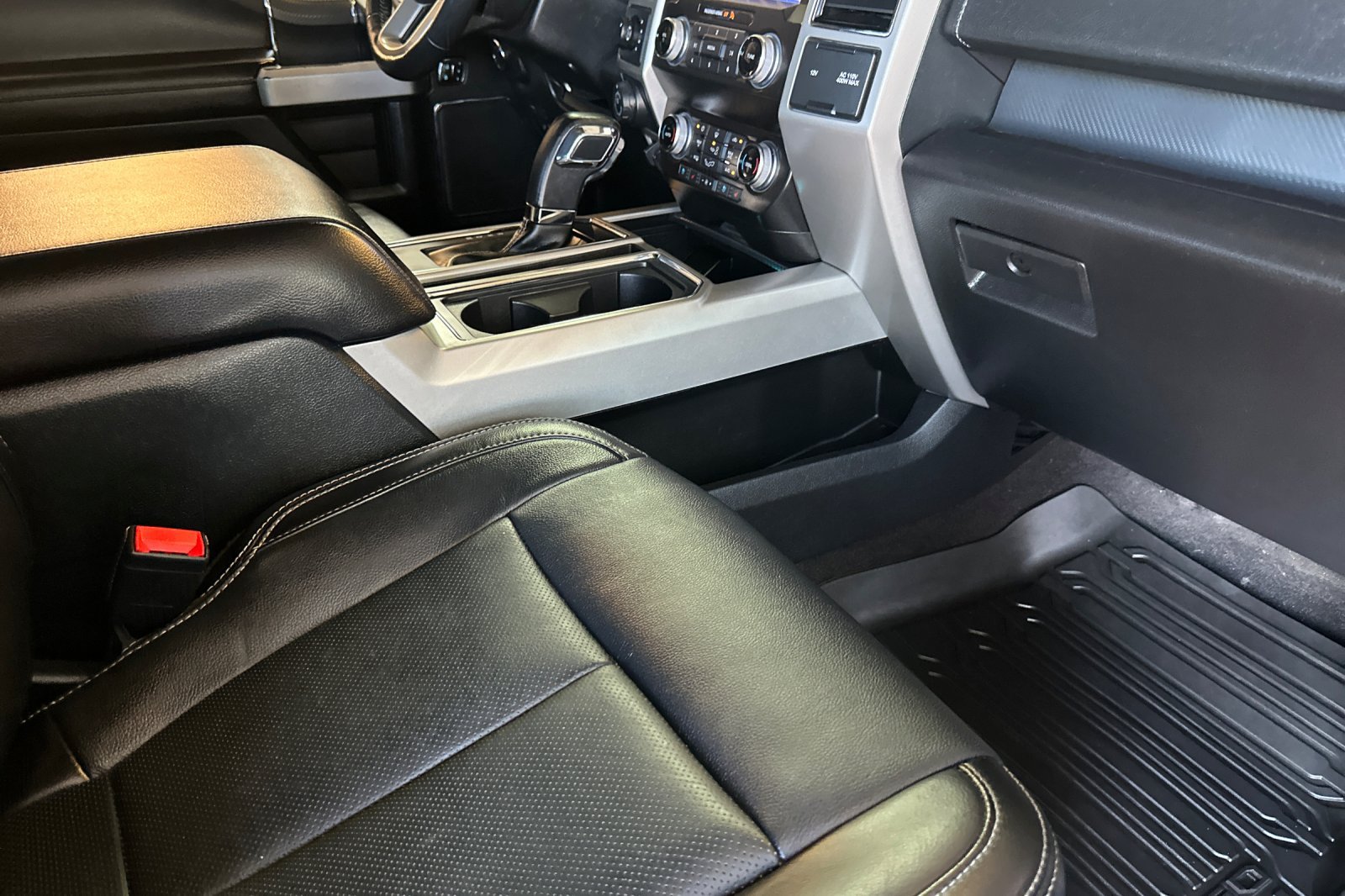 Used 2020 Ford F150 Lariat w/ Equipment Group 502A Luxury AWD/4WD image 15