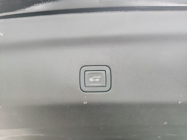 Used 2025 GMC Yukon Denali AWD/4WD image 45