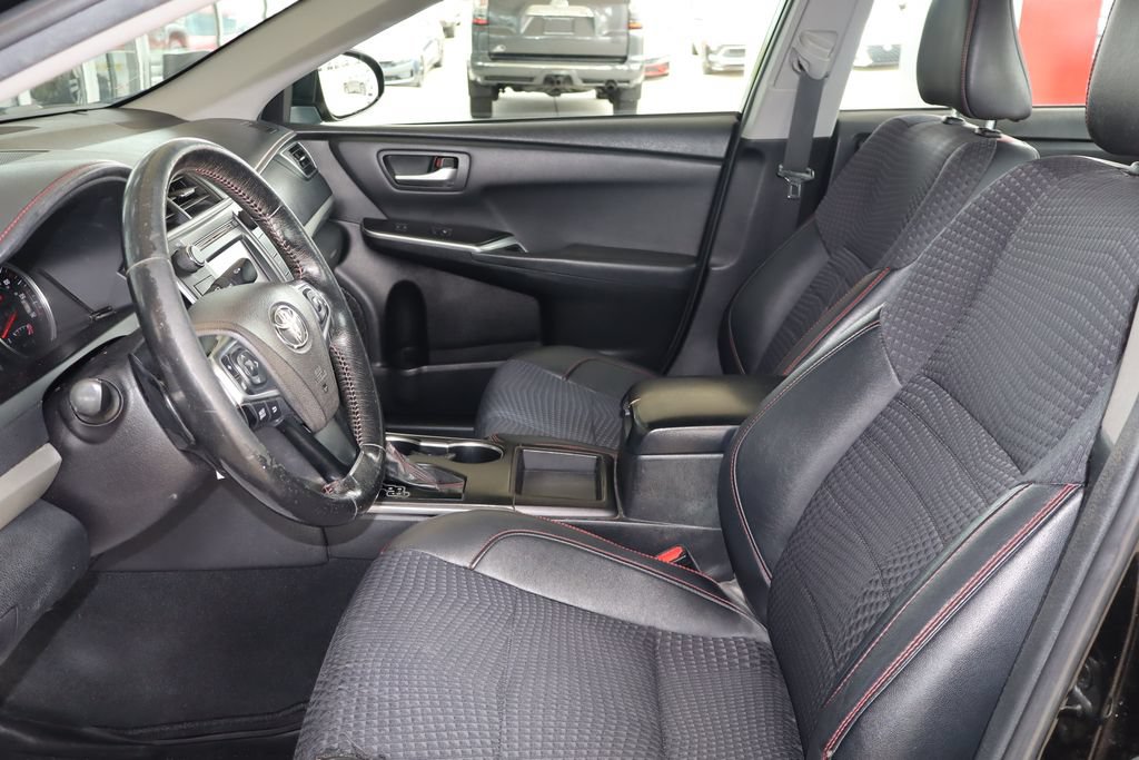 Used 2015 Toyota Camry SE FWD image 14