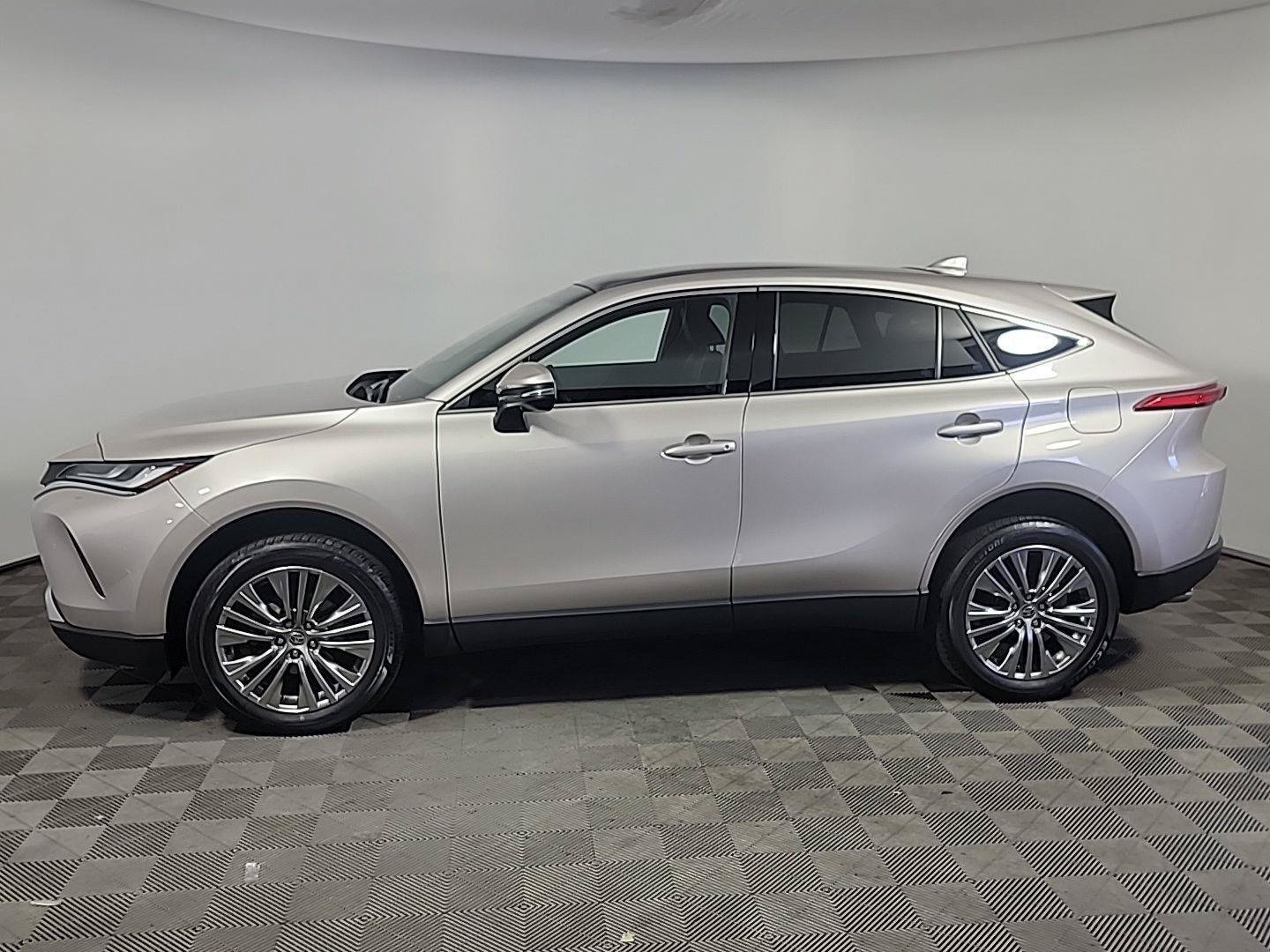 Used 2024 Toyota Venza Limited AWD/4WD image 11