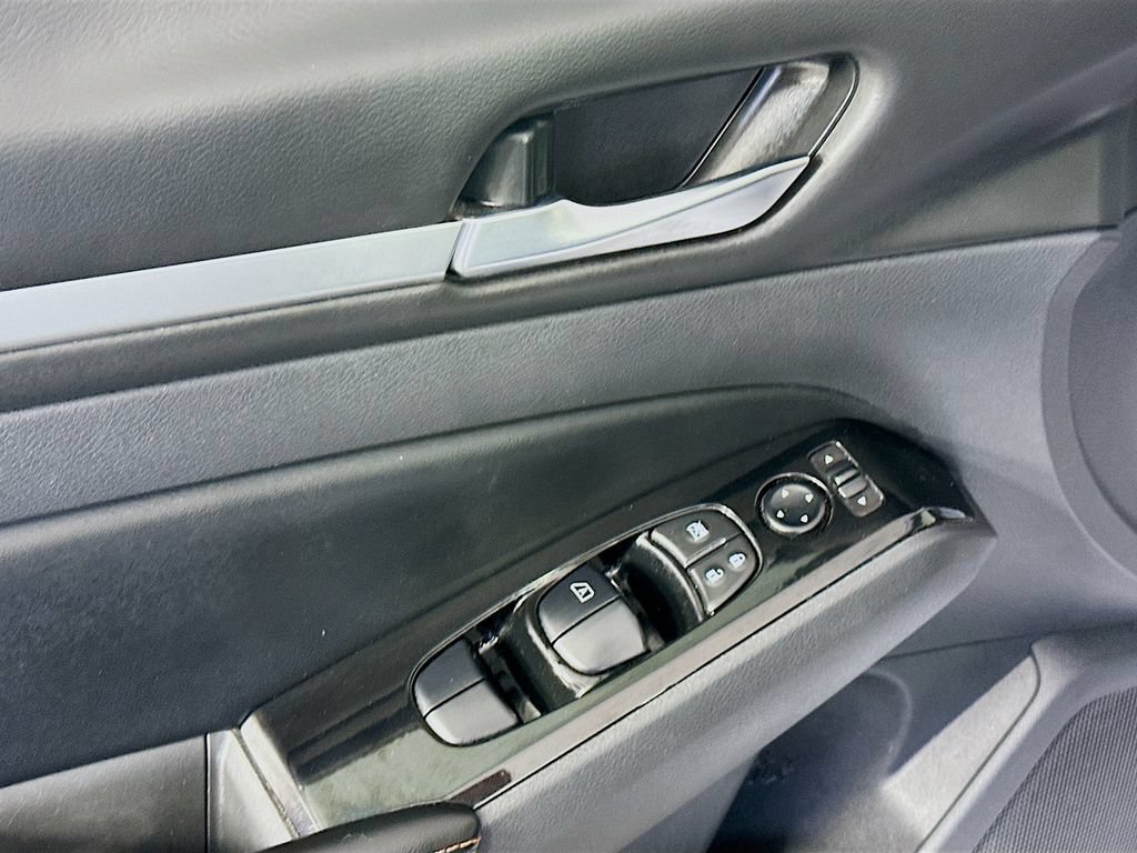 Used 2024 Nissan Altima 2.5 SR FWD image 24