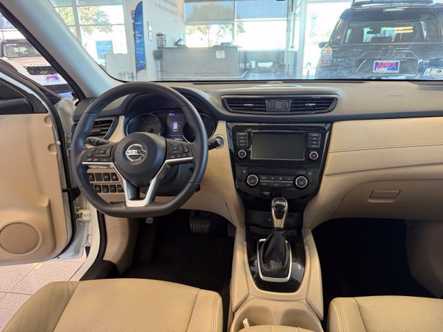 Used 2018 Nissan Rogue SV w/ Sun & Sound Touring Package AWD/4WD image 26