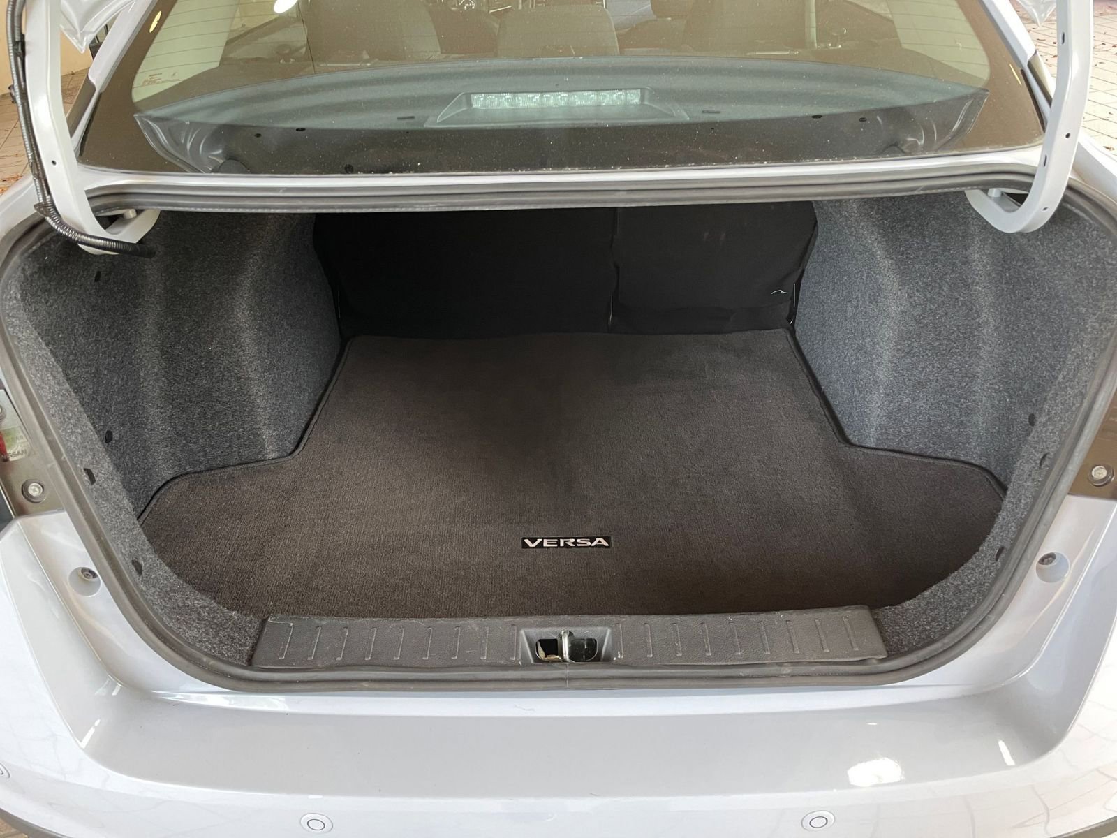 Used 2025 Nissan Versa SV image 29