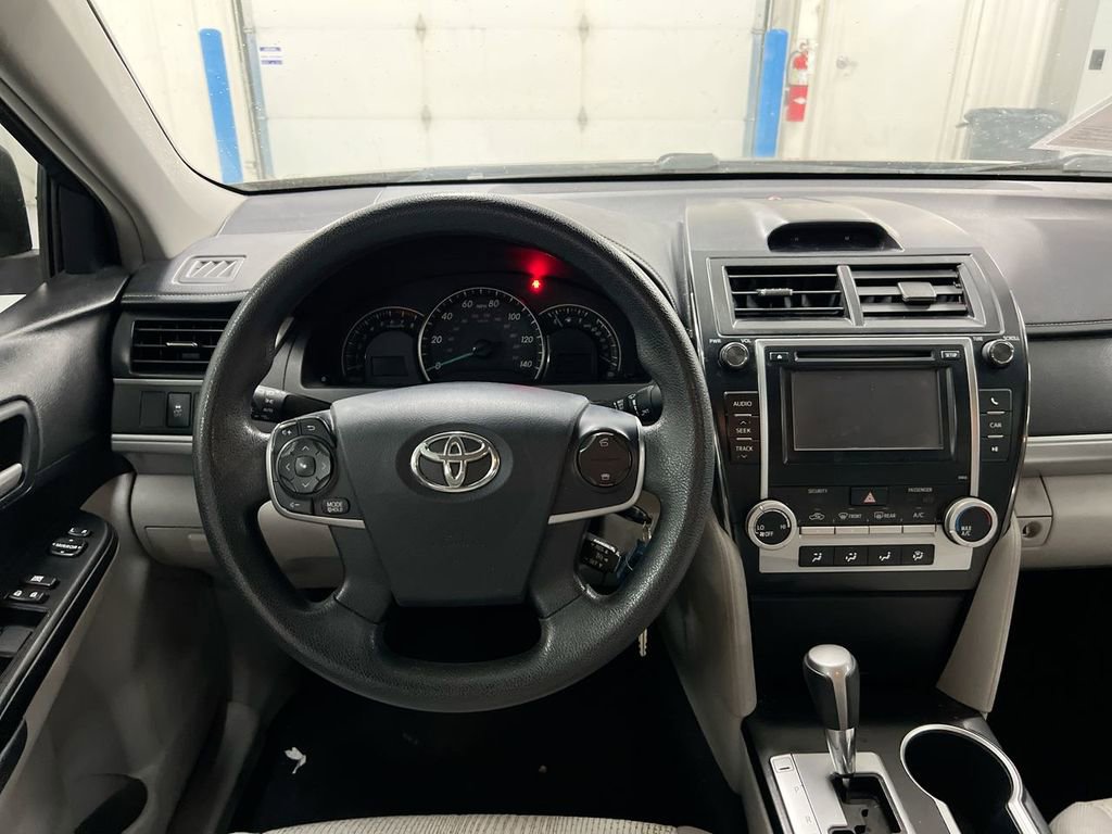Used 2012 Toyota Camry LE FWD image 11