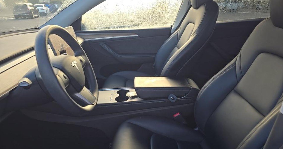 Used 2023 Tesla Model Y AWD image 4