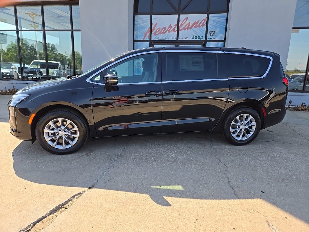 New 2027 Chrysler Pacifica Select w/ Family Tech Group AWD/4WD image 5