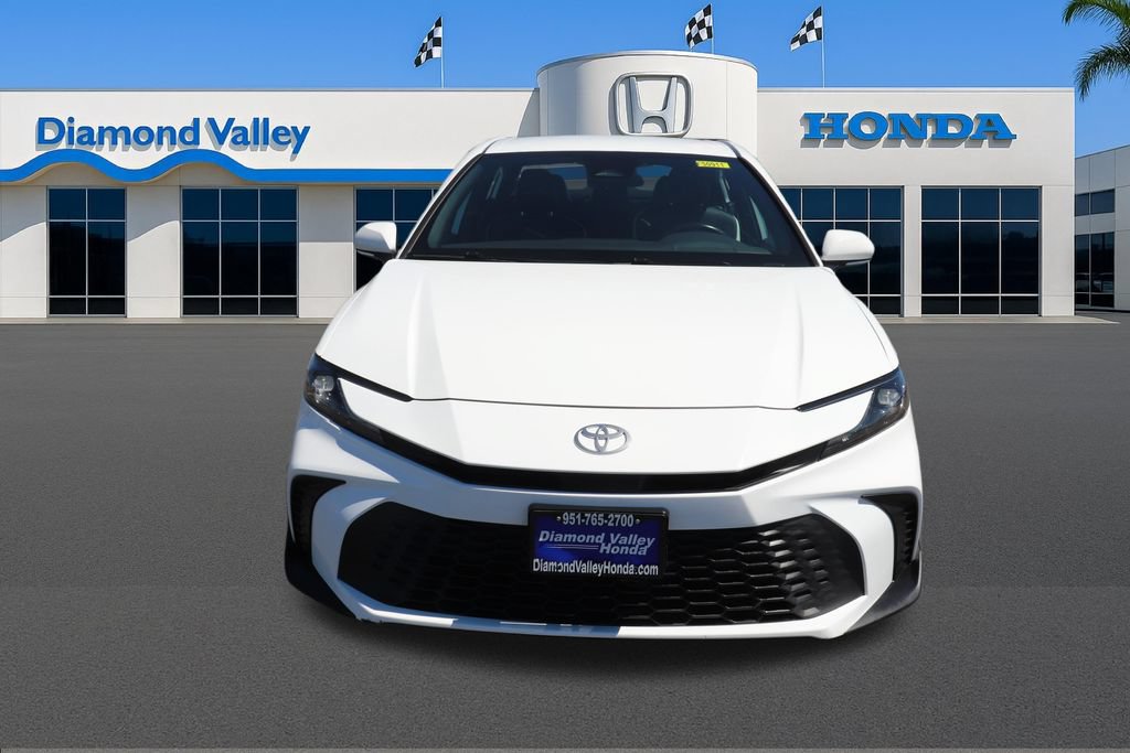 Used 2025 Toyota Camry SE FWD image 2