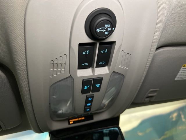 Used 2017 Chevrolet Equinox Premier w/ Enhanced Convenience Package image 48