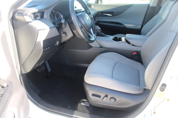 Certified 2021 Toyota Venza LE w/ Carpet Mat Package (TMS) AWD/4WD image 11