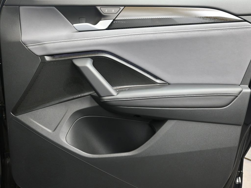 New 2026 Volkswagen Tiguan SE R-Line image 11