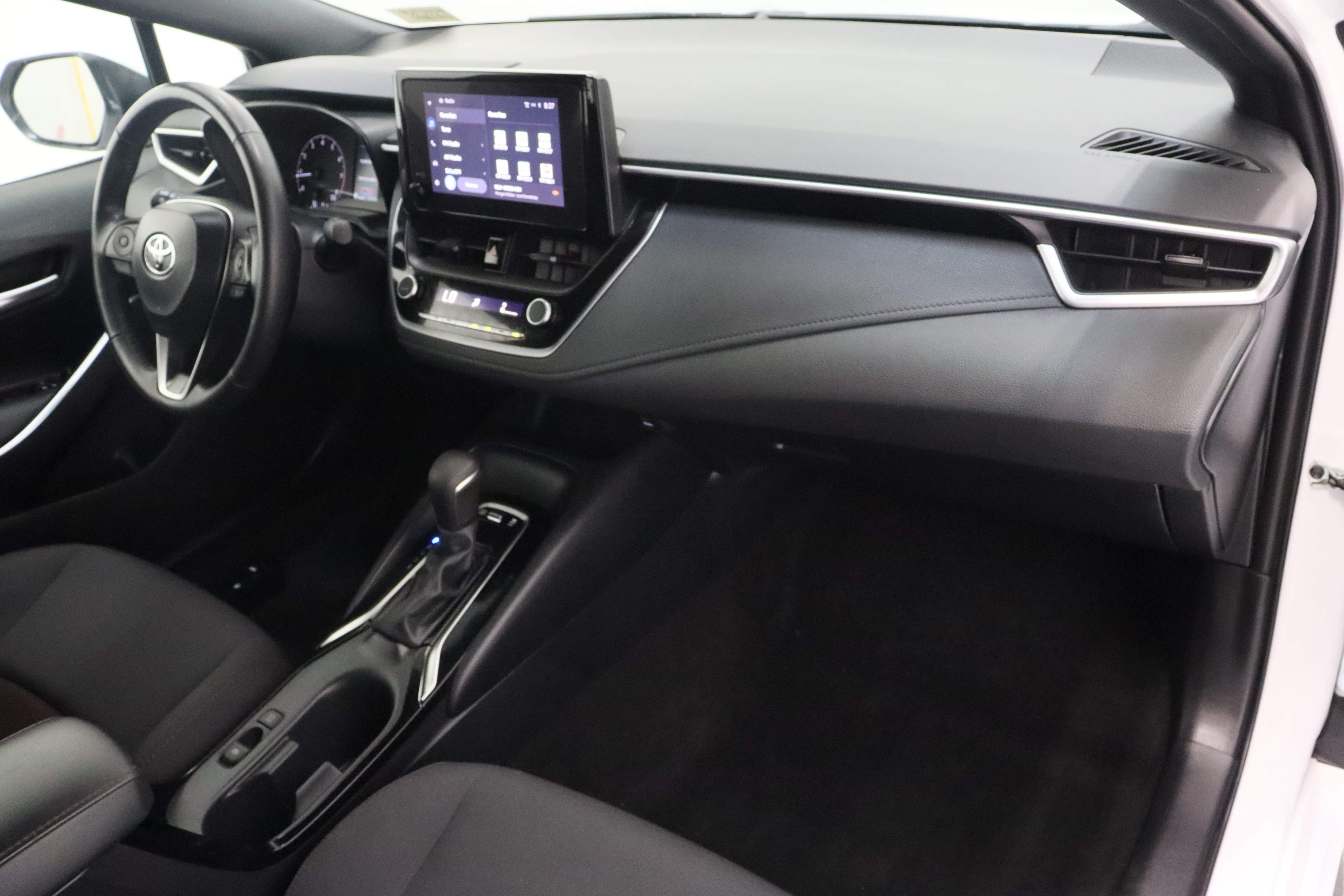 Certified 2024 Toyota Corolla SE FWD image 33