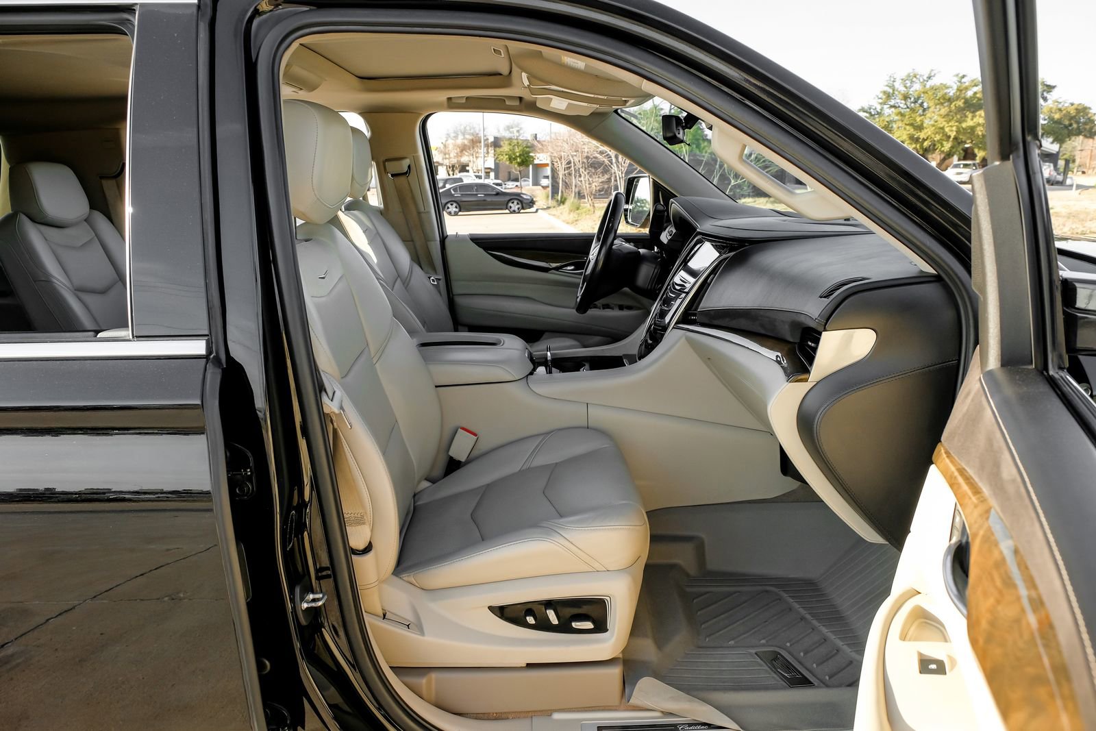 Used 2019 Cadillac Escalade ESV Premium Luxury AWD/4WD image 33