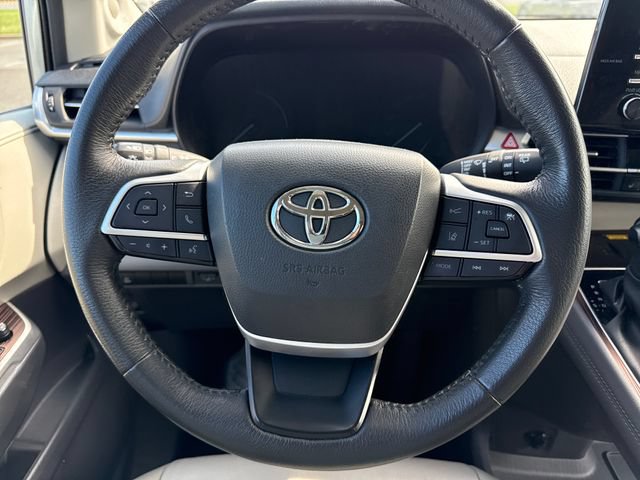 Used 2024 Toyota Sienna XLE w/ XLE Plus Package AWD/4WD image 19