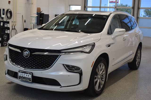 Used 2024 Buick Enclave Avenir w/ Avenir Technology Package AWD/4WD image 9