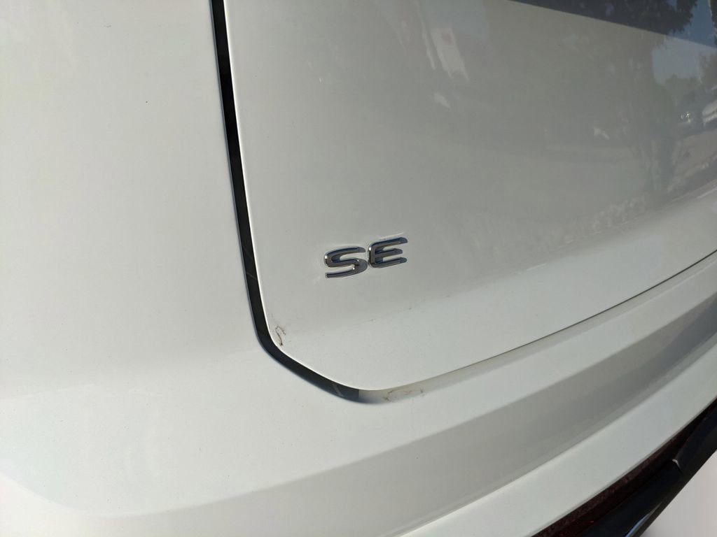 Certified 2025 Volkswagen Atlas Cross Sport SE FWD image 10