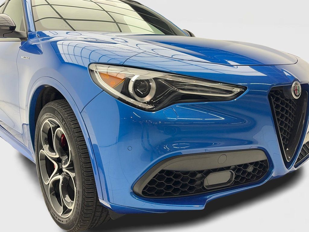 Used 2023 Alfa Romeo Stelvio Veloce image 3