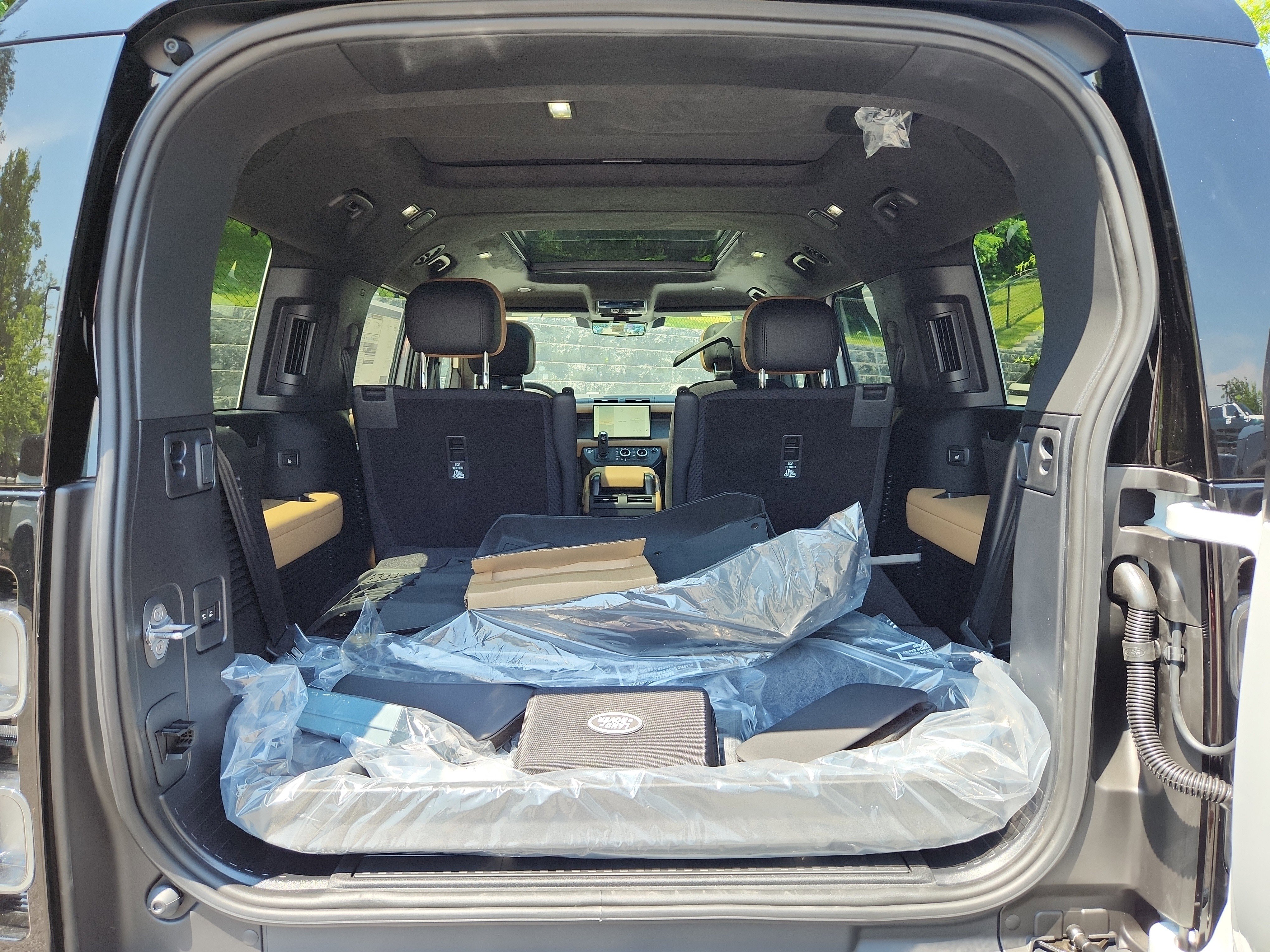 Used 2025 Land Rover Defender 130 V8 image 13