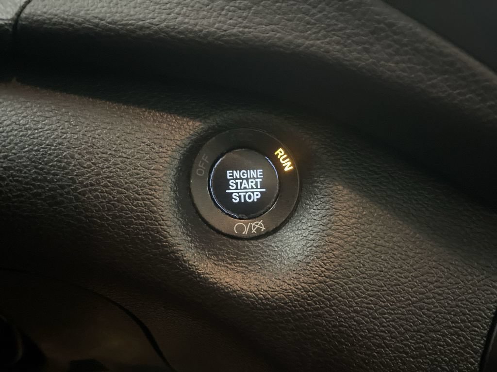 Used 2019 Jeep Cherokee Trailhawk w/ Comfort & Convenience Group AWD/4WD image 11