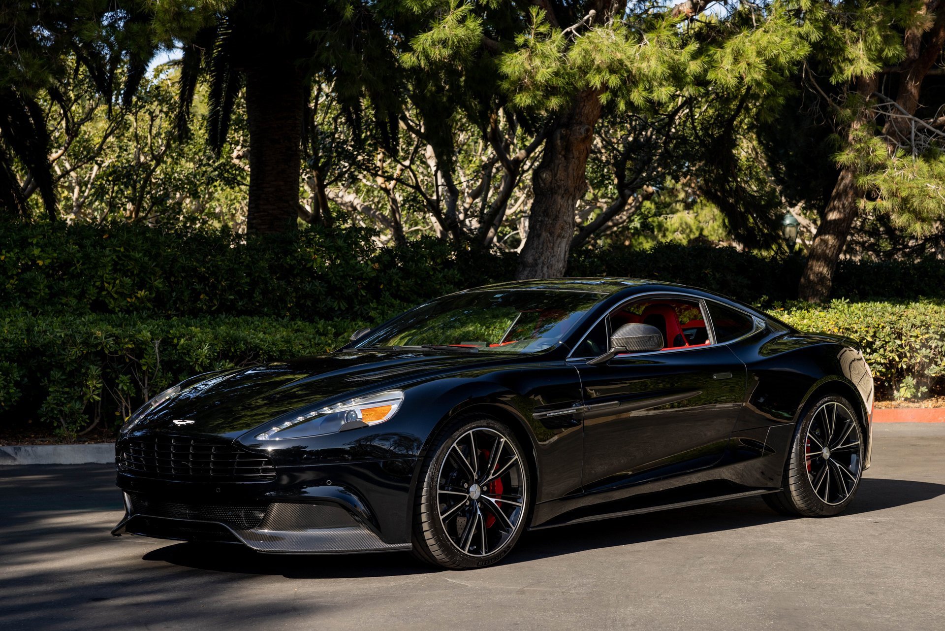 Used 2014 Aston Martin Vanquish Coupe image 2