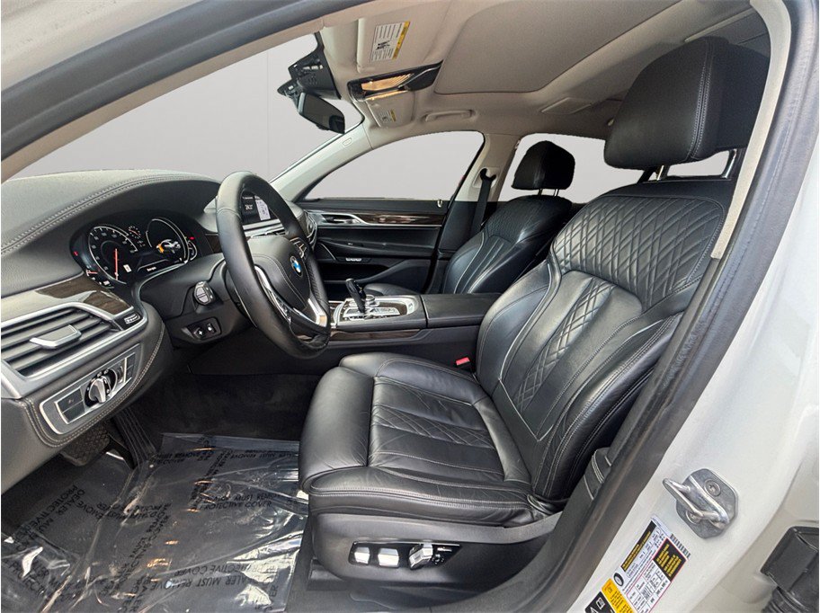 Used 2018 BMW 750i xDrive AWD/4WD image 2