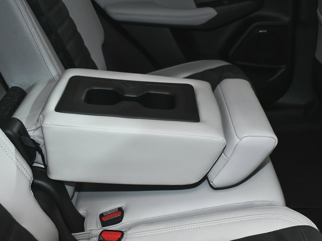 Used 2025 Mitsubishi Outlander SE image 48