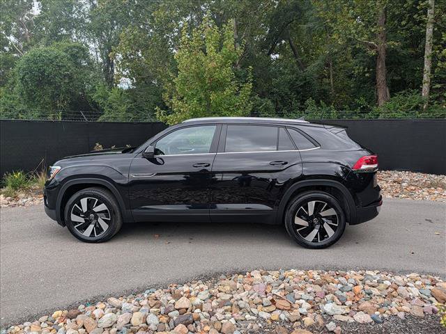 Certified 2024 Volkswagen Atlas Cross Sport SE w/ Panoramic Sunroof Package AWD/4WD image 2