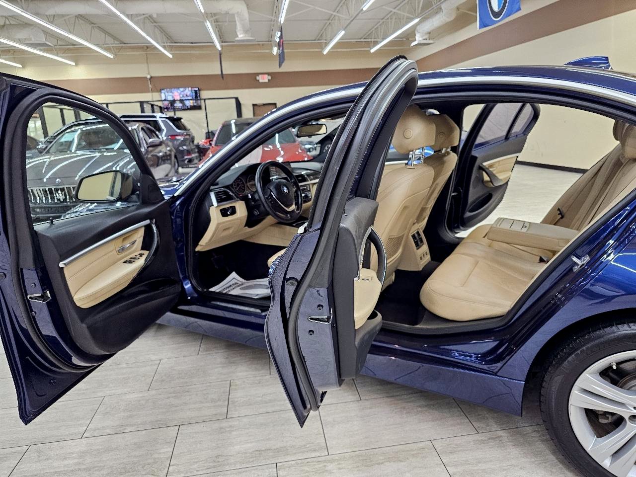 Used 2017 BMW 330i xDrive Sedan AWD/4WD image 15