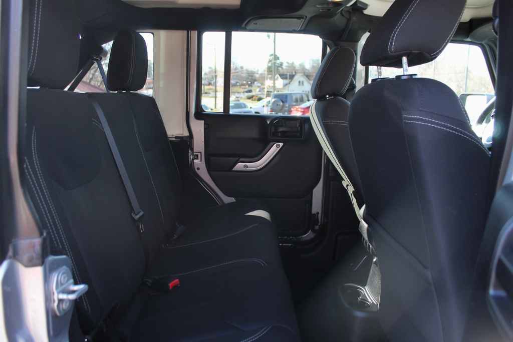 Used 2016 Jeep Wrangler Unlimited Sahara w/ Dual Top Group image 22
