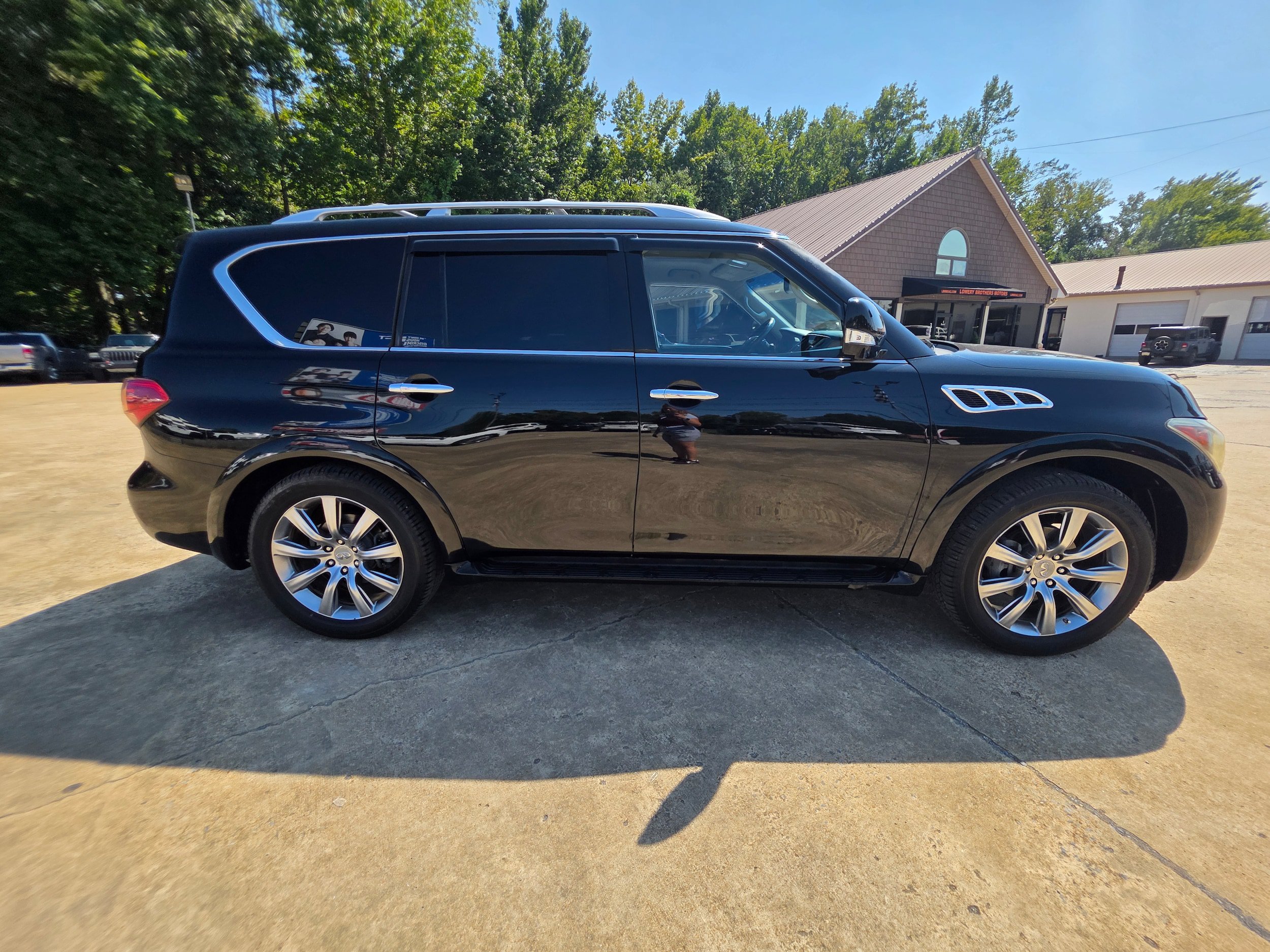 Used 2012 INFINITI QX56 2WD w/ Theater Pkg image 4